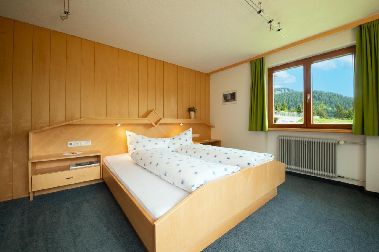 Haus Furka Hotel Damuels Exterior photo